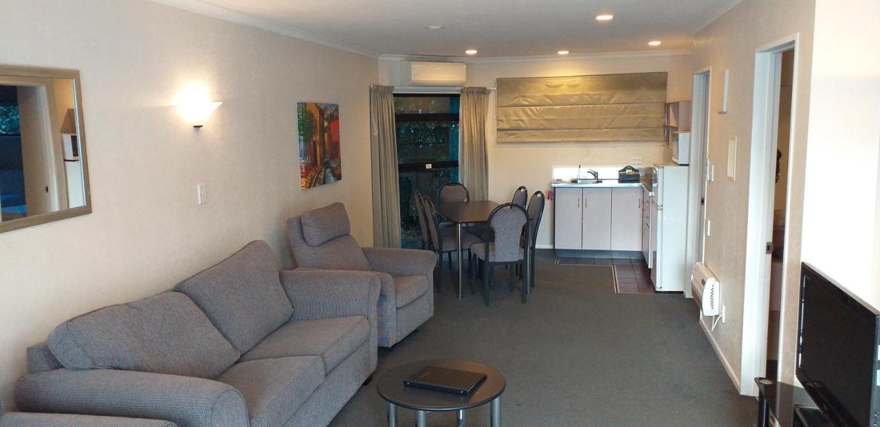 Shadzz Motel Palmerston North Exterior photo